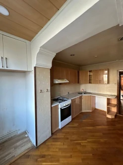 Satılır köhnə tikili 4 otaqlı 80 m², Azadlıq prospekti m.-7