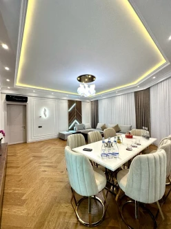 Satılır yeni tikili 4 otaqlı 207 m², 28 May m.-5