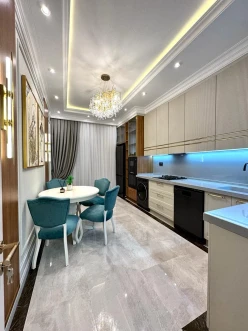 Satılır yeni tikili 4 otaqlı 207 m², 28 May m.-13