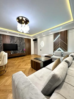 Satılır yeni tikili 4 otaqlı 207 m², 28 May m.-3