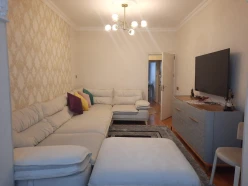 Satılır köhnə tikili 2 otaqlı 60 m², İnşaatçılar m.-15