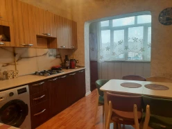 Satılır köhnə tikili 2 otaqlı 60 m², İnşaatçılar m.-4