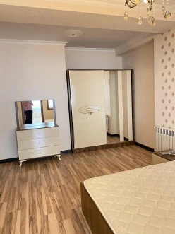 İcarə yeni tikili 3 otaqlı 90 m², İnşaatçılar m.-4