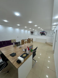 Satılır obyekt 45 m², İnşaatçılar m.-9