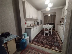 Satılır köhnə tikili 4 otaqlı 105 m²,  Həzi Aslanov m.-5