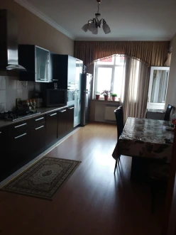 Satılır yeni tikili 4 otaqlı 142 m², 8 Noyabr m.-4