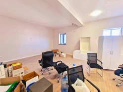 İcarə ofis 1 otaqlı 40 m², Ulduz m.-4