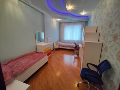 İcarə yeni tikili 4 otaqlı 200 m²,  28 May m.-6