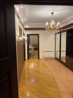 Satılır yeni tikili 3 otaqlı 130 m², İnşaatçılar m.-15