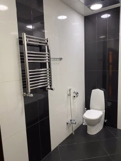 Satılır yeni tikili 3 otaqlı 130 m², İnşaatçılar m.-16