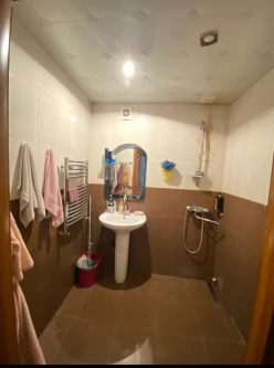 Satılır köhnə tikili 4 otaqlı 100 m², Badamdar-12 Satılır köhnə tikili 4 otaqlı 100 m², Badamdar-12