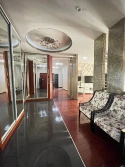 Satılır yeni tikili 3 otaqlı 140 m², İnşaatçılar m.-8 Satılır yeni tikili 3 otaqlı 140 m², İnşaatçılar m.-8