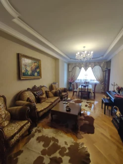 Satılır yeni tikili 3 otaqlı 120 m², İnşaatçılar m.-7