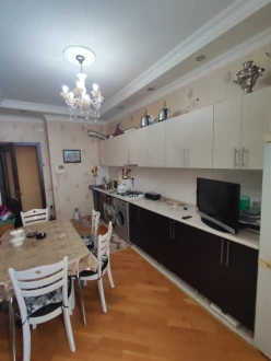 Satılır yeni tikili 3 otaqlı 120 m², İnşaatçılar m.-12