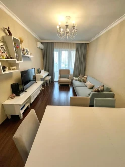 Satılır köhnə tikili 2 otaqlı 60 m², Azadlıq prospekti m.-3