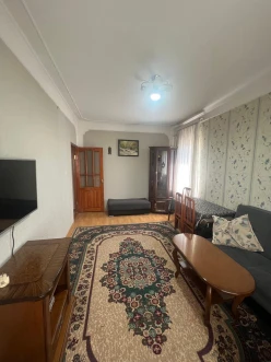 Satılır köhnə tikili 2 otaqlı 60 m², İnşaatçılar m.-7