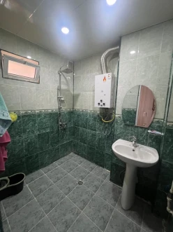 Satılır köhnə tikili 2 otaqlı 60 m², İnşaatçılar m.-13