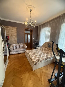 Satılır köhnə tikili 3 otaqlı 80 m², 28 May m.-6 Satılır köhnə tikili 3 otaqlı 80 m², 28 May m.-6