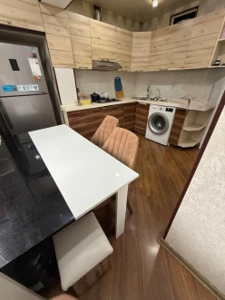 İcarə köhnə tikili 4 otaqlı 120 m²,  İnşaatçılar m.-14