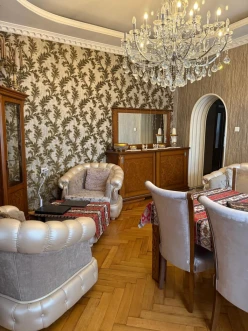 Satılır köhnə tikili 3 otaqlı 80 m², 28 May m.-5 Satılır köhnə tikili 3 otaqlı 80 m², 28 May m.-5