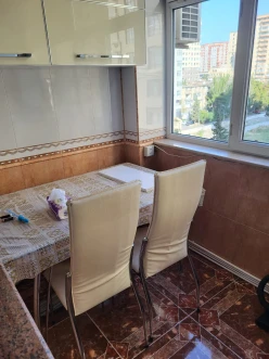 Satılır yeni tikili 3 otaqlı 130 m², İnşaatçılar m.-7