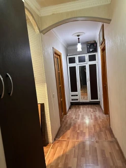 Satılır köhnə tikili 2 otaqlı 50 m², Xalqlar Dostluğu m.-6