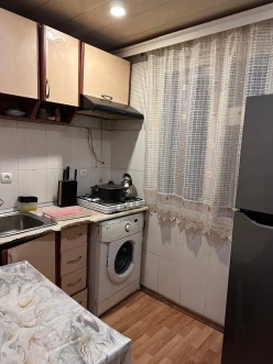 Satılır köhnə tikili 2 otaqlı 50 m², Xalqlar Dostluğu m.-9