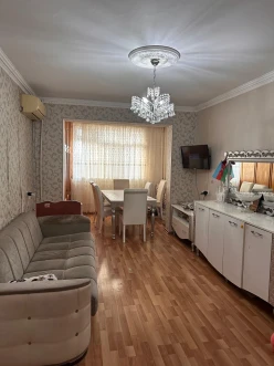 Satılır köhnə tikili 2 otaqlı 50 m², Xalqlar Dostluğu m.-5