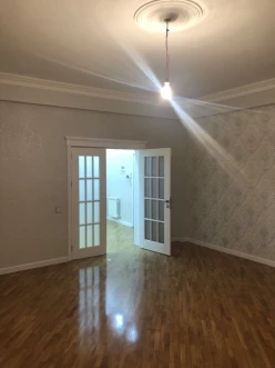 Satılır yeni tikili 3 otaqlı 120 m², 8 Noyabr m.-6