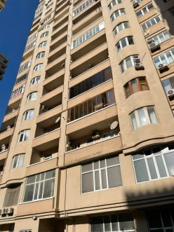 Satılır yeni tikili 3 otaqlı 135 m², İnşaatçılar m.-7 Satılır yeni tikili 3 otaqlı 135 m², İnşaatçılar m.-7