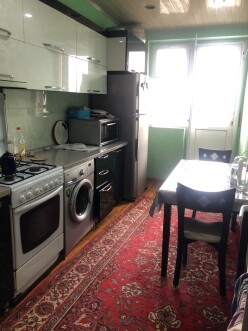 Satılır köhnə tikili 2 otaqlı 82 m²,  Əhmədli m.-4