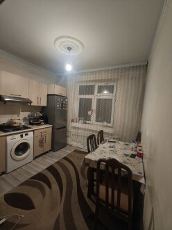 Satılır köhnə tikili 2 otaqlı 65 m²,  Bakıxanov-5
