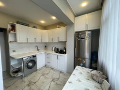 Satılır köhnə tikili 2 otaqlı 60 m²,  İnşaatçılar m.-10