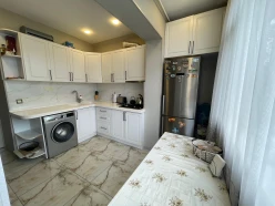 Satılır köhnə tikili 2 otaqlı 60 m²,  İnşaatçılar m.-11
