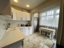 Satılır köhnə tikili 2 otaqlı 60 m²,  İnşaatçılar m.-14