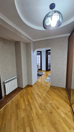 Satılır yeni tikili 3 otaqlı 753 m²,  İnşaatçılar m.-13