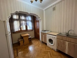 İcarə köhnə tikili 2 otaqlı 70 m²,  İnşaatçılar m.-6