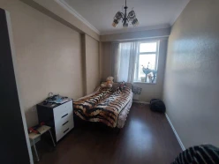 {"az": "İcarə yeni tikili 2 otaqlı 60 m², İnşaatçılar m.", "en": "Rent new building 2 rooms 60 m²,  Insaatchilar m.", "ru": "Аренда Новое здание 2 Комнаты 60 m²,  Иншаатчылар м."}-3