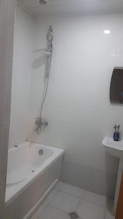 {"az": "İcarə yeni tikili 2 otaqlı 60 m², İnşaatçılar m.", "en": "Rent new building 2 rooms 60 m²,  Insaatchilar m.", "ru": "Аренда Новое здание 2 Комнаты 60 m²,  Иншаатчылар м."}-4