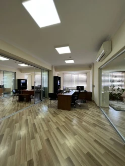 İcarə ofis 10 otaqlı 400 m², Elmlər Akademiyası m.-6