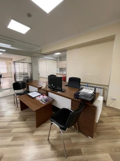 İcarə ofis 10 otaqlı 400 m², Elmlər Akademiyası m.-16