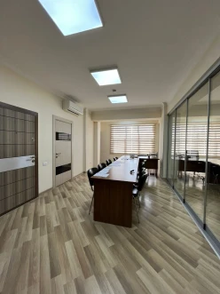 İcarə ofis 10 otaqlı 400 m², Elmlər Akademiyası m.-12