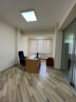 İcarə ofis 10 otaqlı 400 m², Elmlər Akademiyası m.-10