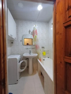 İcarə köhnə tikili 2 otaqlı 65 m², 28 May m.-8 İcarə köhnə tikili 2 otaqlı 65 m², 28 May m.-8