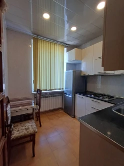 İcarə köhnə tikili 2 otaqlı 65 m², 28 May m.-6 İcarə köhnə tikili 2 otaqlı 65 m², 28 May m.-6