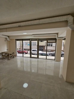 Satılır obyekt 183 m²,  İnşaatçılar m.-4