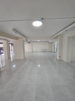 Satılır obyekt 183 m²,  İnşaatçılar m.-5