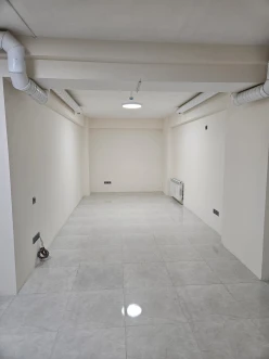 Satılır obyekt 183 m²,  İnşaatçılar m.-8