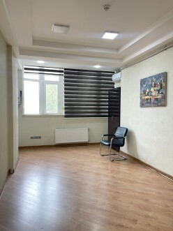İcarə ofis 4 otaqlı 90 m²,  28 May m.-7