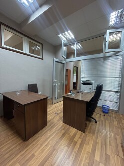 İcarə ofis 3 otaqlı 80 m²,  Gənclik m.-8